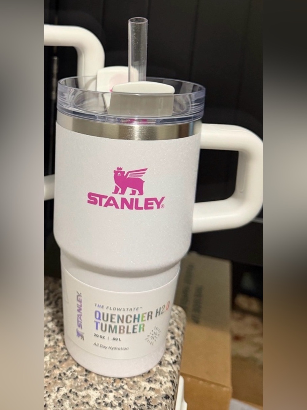 Textured Crystal Crush 20 oz Quencher H2.0 Flowstate™ Tumbler🩷🤍